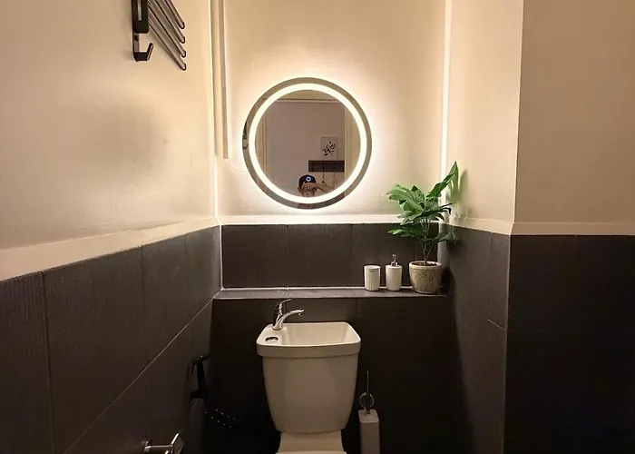 Staycation In Cubao, Along Edsa, Near Mrt, Mall Apartamento